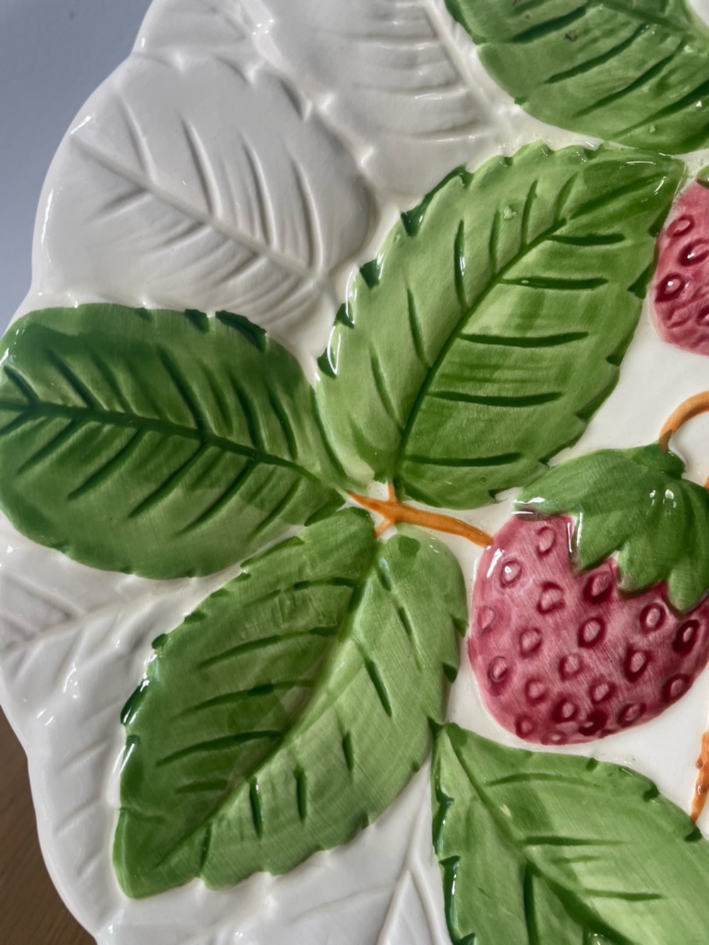 Vintage Hand-Painted Strawberry Ceramic Decorative Plate ๐ - Picture 4 of 11